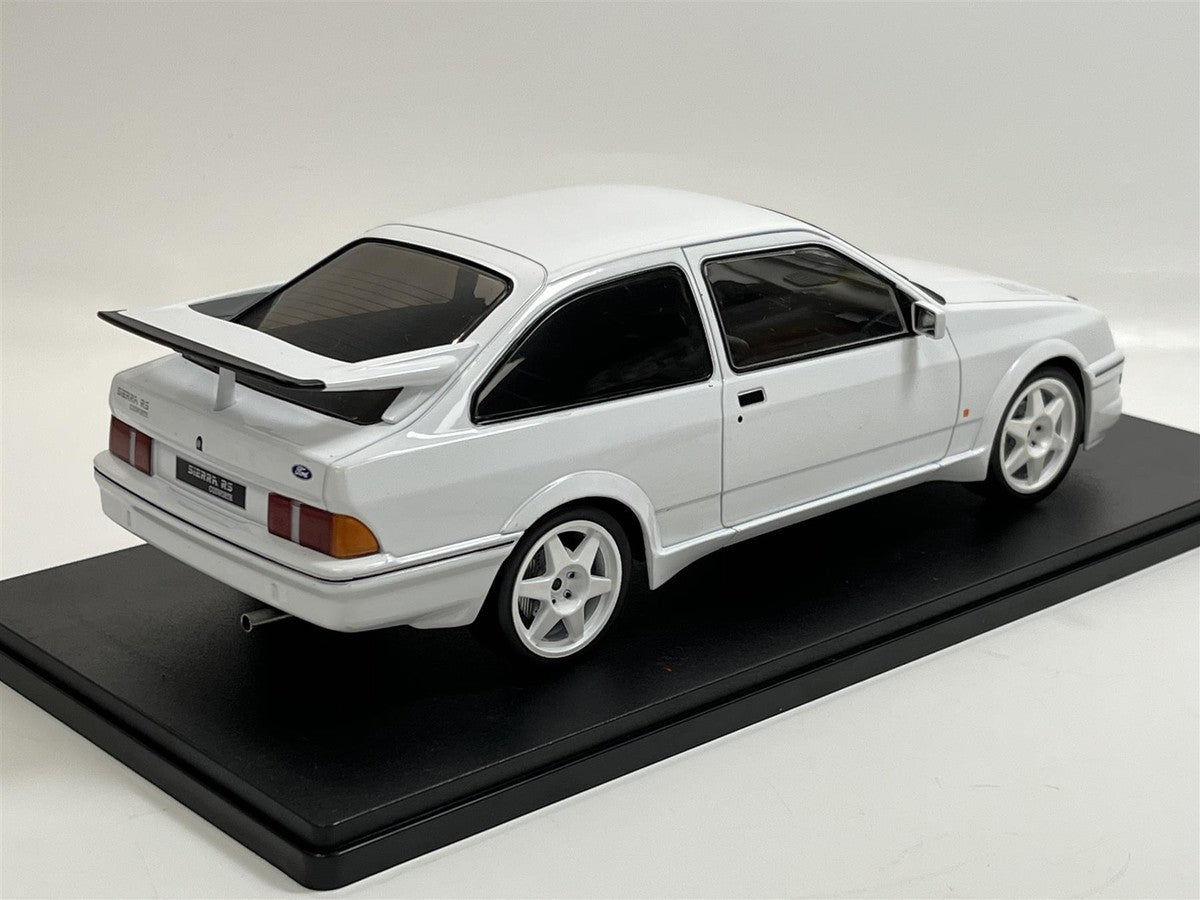 Ford Sierra RS Cosworth 1987 alb - 1/18 Ixo Models