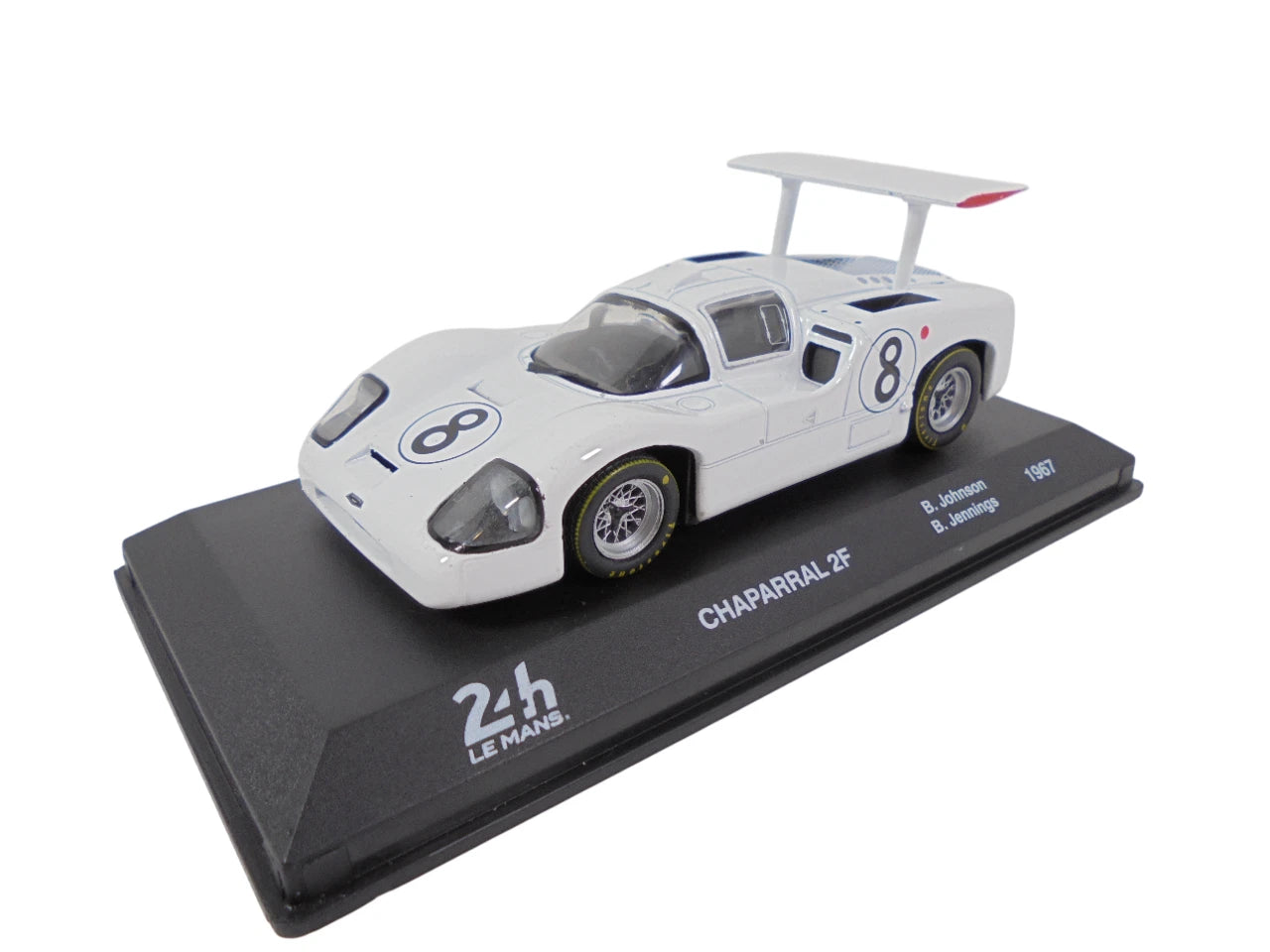 Chaparral 2F B.Johnson si B.Jennings #8 1967 cu vitrina plexiglass - 1/43 Altaya