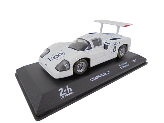 Chaparral 2F B.Johnson si B.Jennings #8 1967 cu vitrina plexiglass - 1/43 Altaya