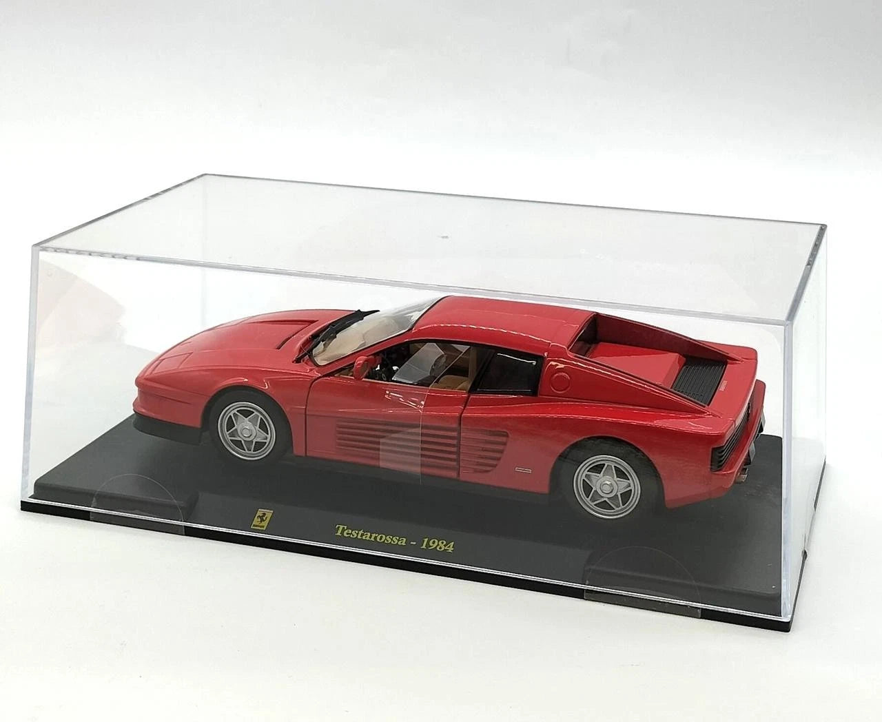 Ferrari Testarossa 1984 cu vitrina plexiglass crapata - 1/24 Bburago