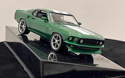 Ford Mustang Custom 1969 verde/alb cu vitrina plexiglass - 1/43 IxoModels