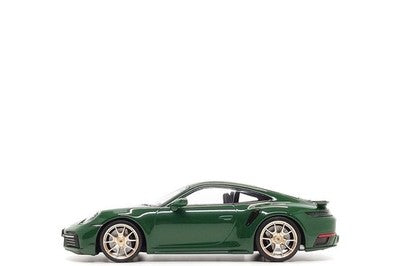 Porsche 911 992 Turbo S Coupe Sport Design 2024 verde  cu roti aurii 1/300 pcs - 1/18 Minichamps