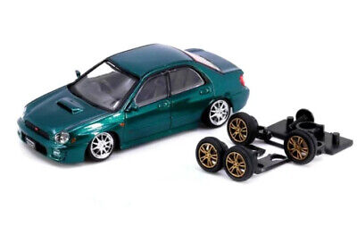Subaru Impreza WRX STI 2001 verde cu roti de schimb si cu vitrina plexiglass - 1/64 BM Creations Junior