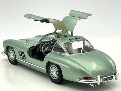 Mercedes-Benz 300 SL Coupe 1955 light green metallic 1/390pcs - 1/18 Minichamps