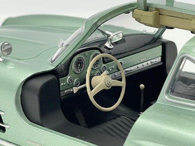 Mercedes-Benz 300 SL Coupe 1955 light green metallic 1/390pcs - 1/18 Minichamps