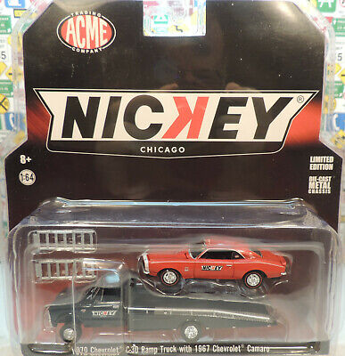 Set 2 masinute Chevrolet C-30 Ramp Truck 1970 cu Chevrolet Camaro 1967 - 1/64 ACME