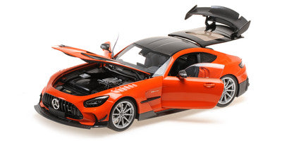 Mercedes-Benz AMG GT  2021 portocaliu - 1/18 Minichamps