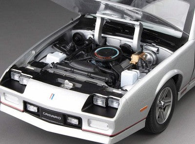 Chevrolet Camaro IROC-Z silver 1985 - 1/18 Sun Star