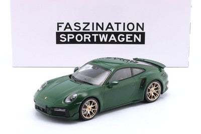 Porsche 911 992 Turbo S Coupe Sport Design 2024 verde  cu roti aurii 1/300 pcs - 1/18 Minichamps