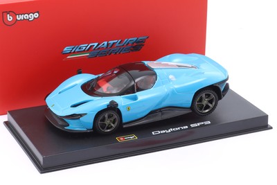 Ferrari Daytona SP3 albastru cu vitrina plexiglass - 1/43 Bburago Signature
