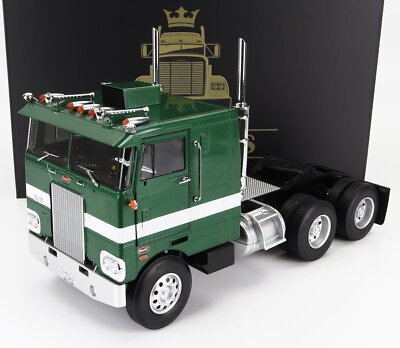 Camion Peterbilt 352 Pacemaker SZM 1977-1979 verde/alb - 1/18 Road Kings