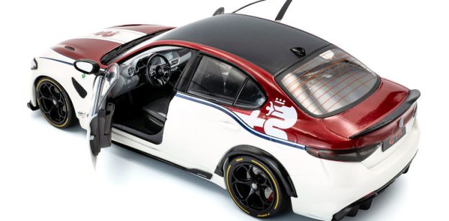 Alfa Romeo Giulia Gta  Bianco I Rosso 2023 - 1/18 Solido