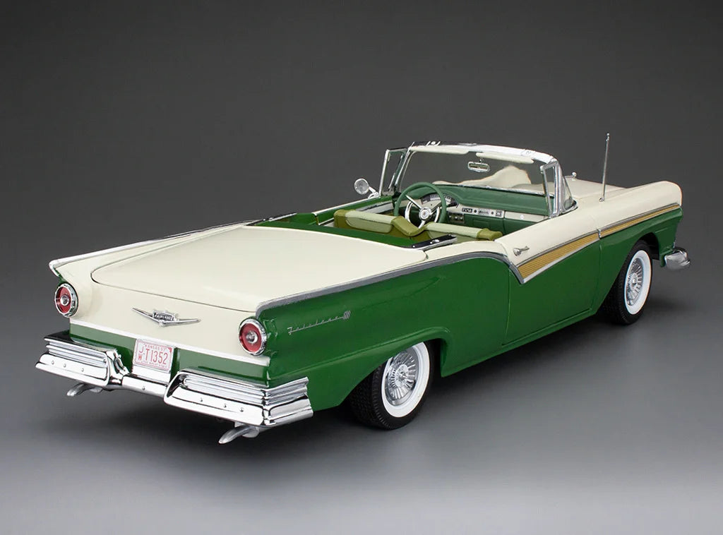 Ford Fairlane 500 Skyliner Cumberland green/colonial white - 1/ 18 Sun Star