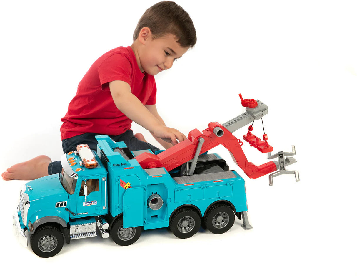 BRUDER 02831 - Camion de remorcare Bruder MACK Granite cu lumini si sunet, macara si troliu