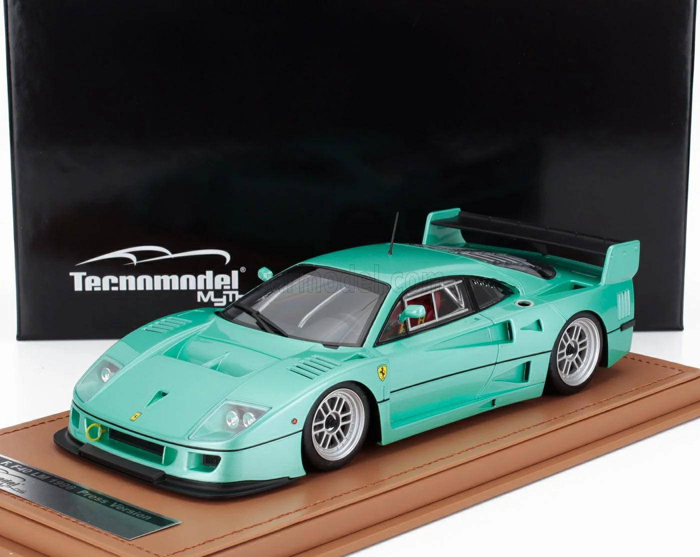 Ferrari F40 turquoise Editie limitata 40pcs cu vitrina plexiglass - 1/18 Tecnomodel