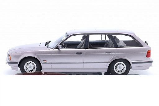 BMW  Seria 5 Touring E34 argintiu - 1/18 Triple9