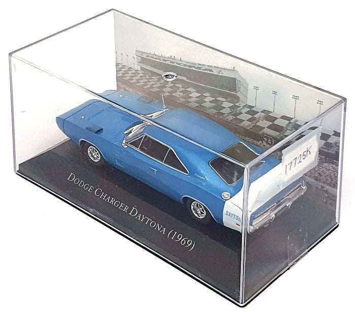 Dodge Charger Daytona 1969 albastru/alb cu vitrina plexiglass - 1/43 Altaya