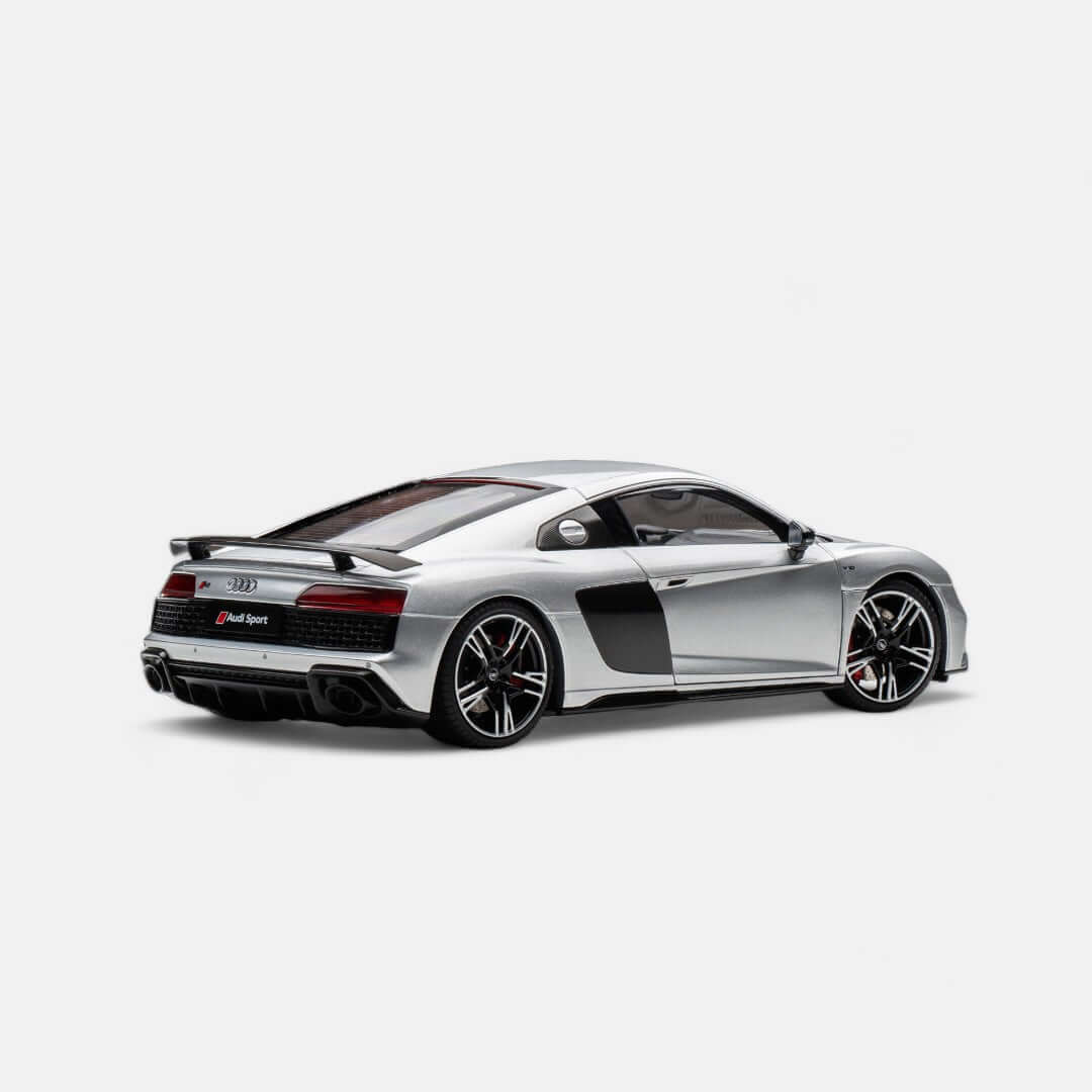 Audi R8 Coupe silver - 1/18 KengFai