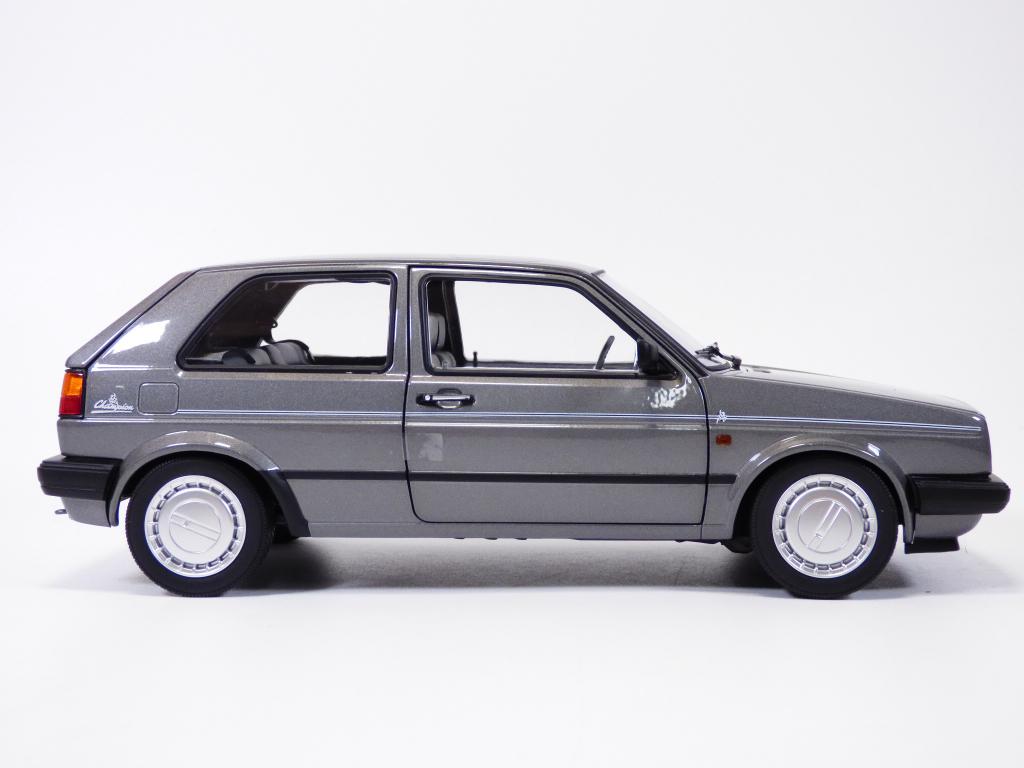 VW Golf Champion 1989 gri - 1/18 Norev