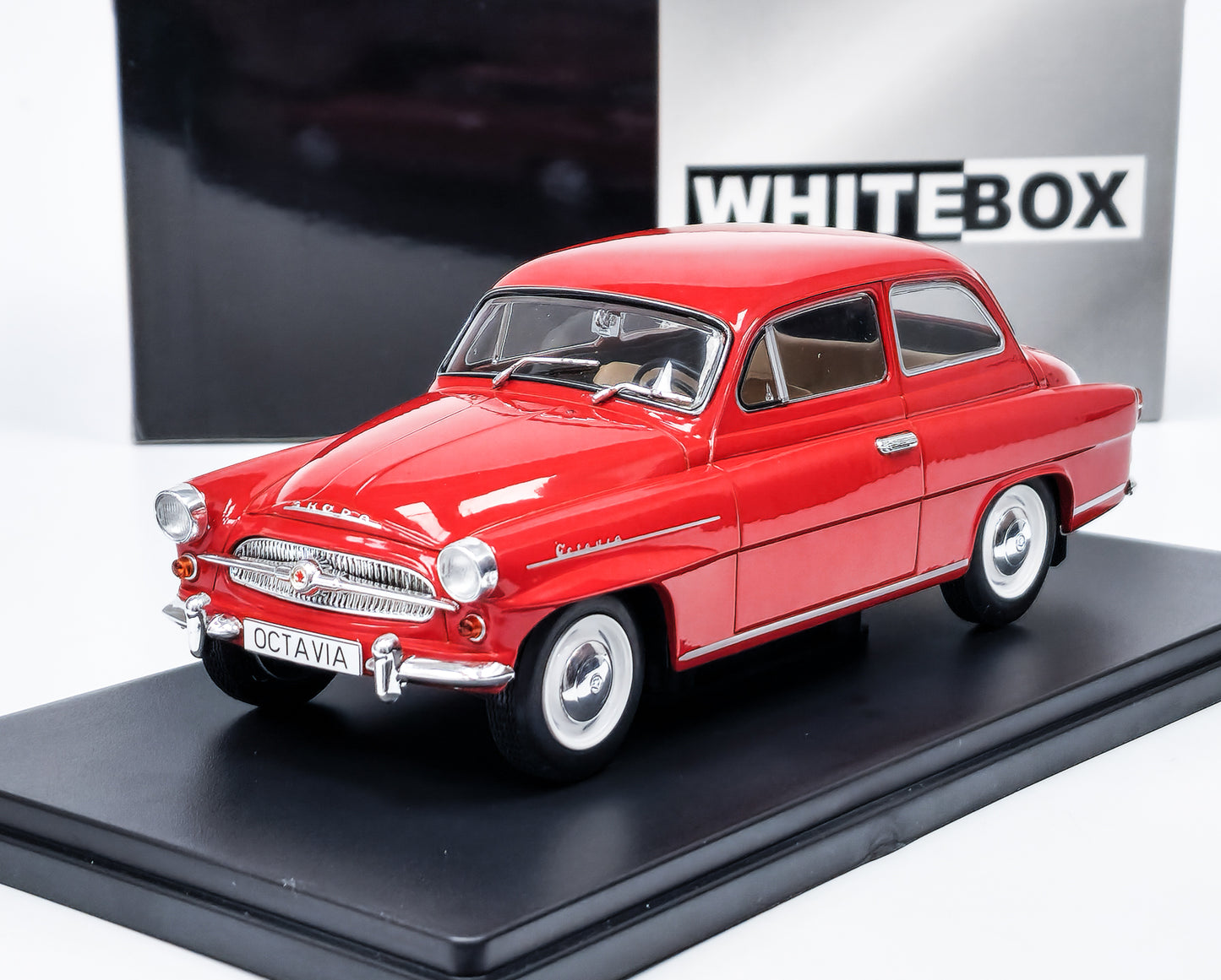 Skoda Octavia Super - 1/24 Whitebox