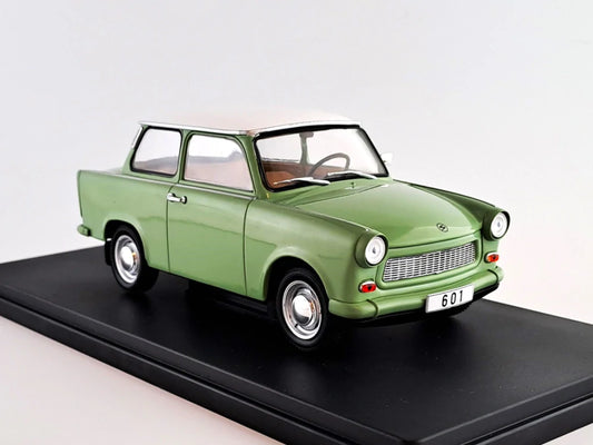 Trabant 601 verde/alb 1965 - 1/24 Whitebox