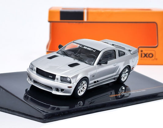 Ford Mustang Saleen S281 2005 cu vitrina plexiglass - 1/43 IxoModels