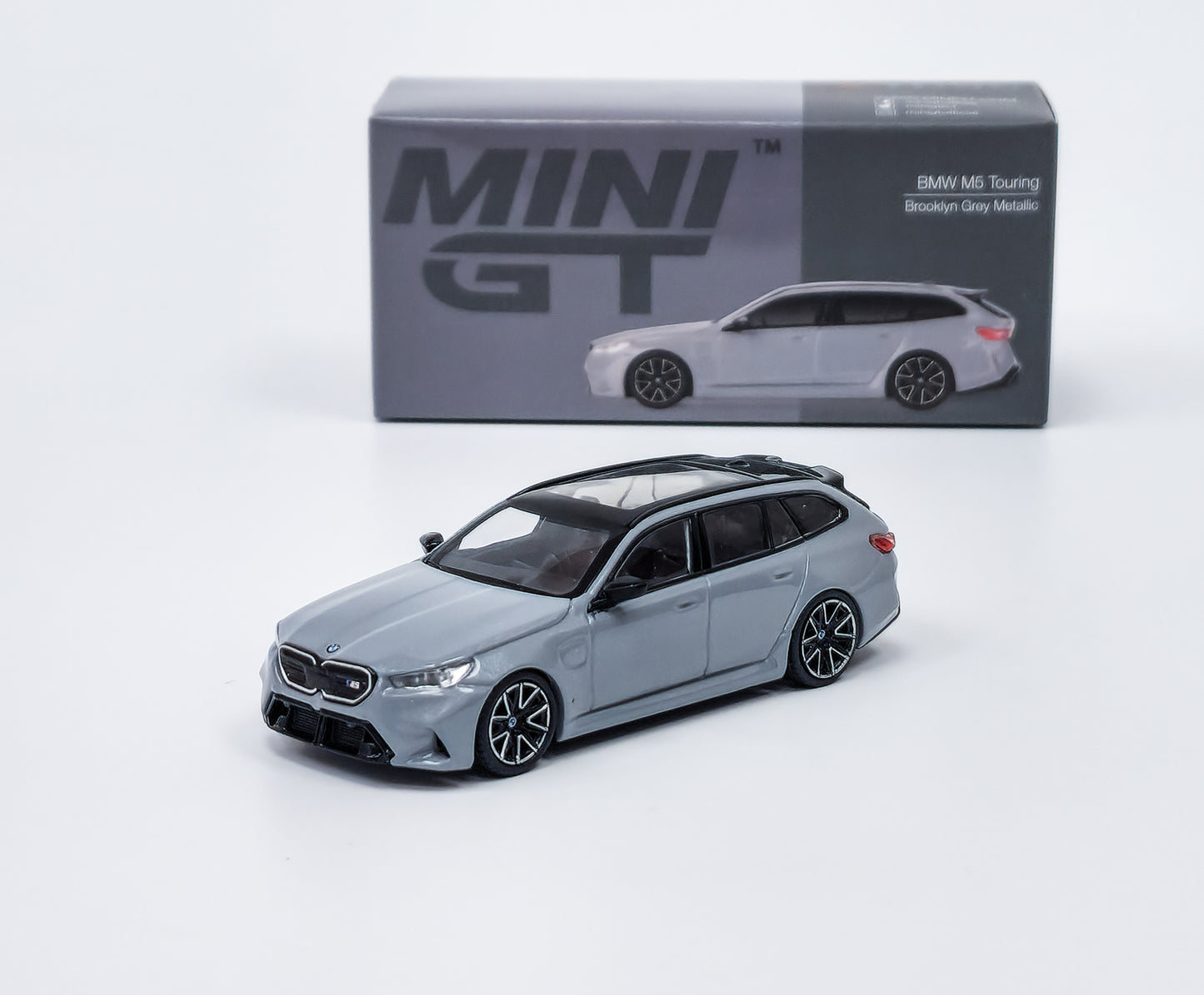 BMW M5 Touring Brooklyn grey metallic - 1/64 Mini GT