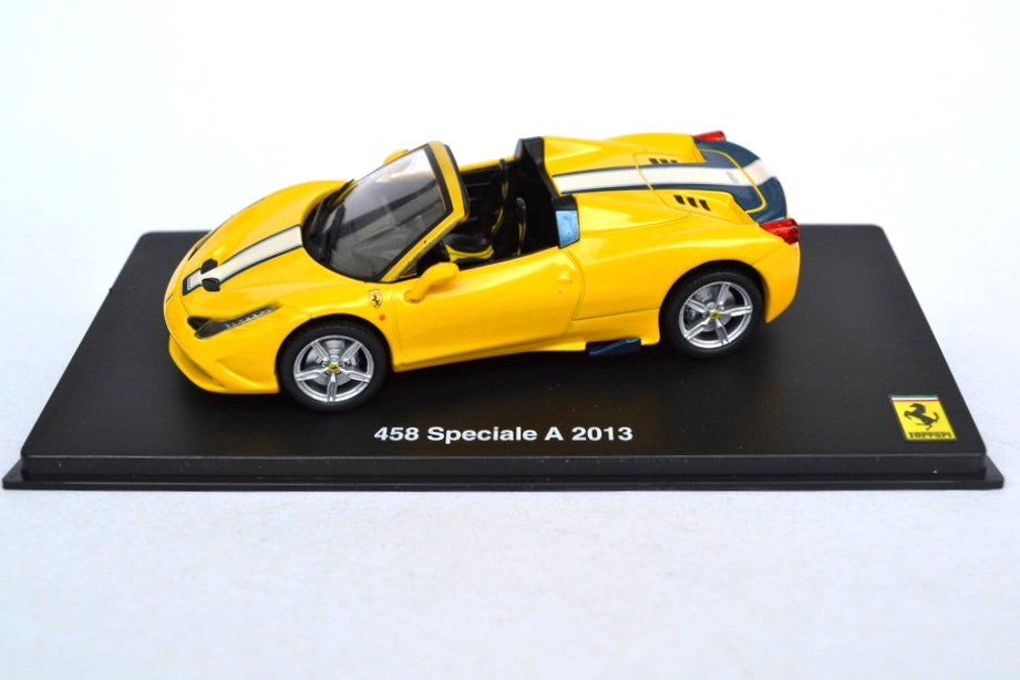 Ferrari 458 Speciale A 2013 cu vitrina plexiglass - 1/43 Altaya