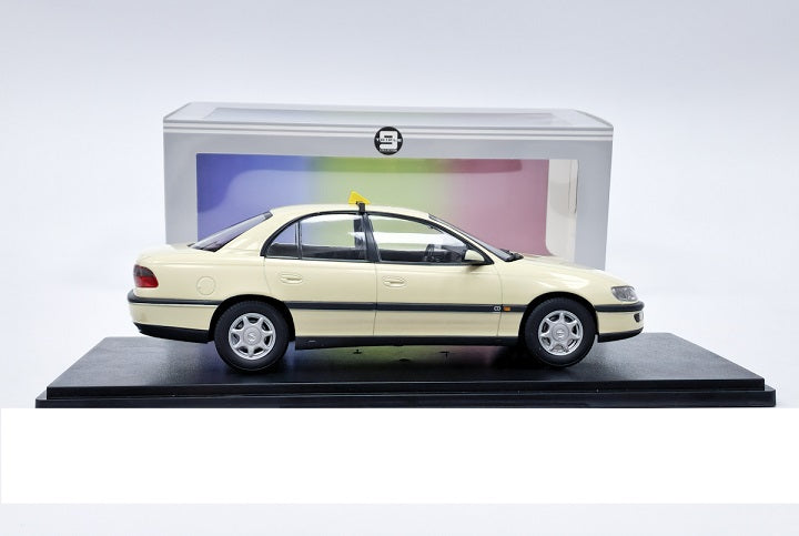 Opel Omega B German taxi 1996 - 1/18 Triple9 Collection