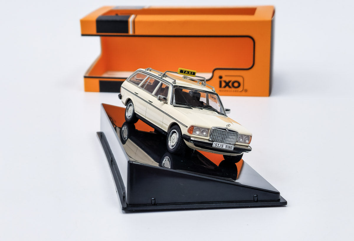 Mercedes-Benz 200T S123 1982 Taxi Germany cu vitrina plexiglass - 1/43 Ixo Modelcars